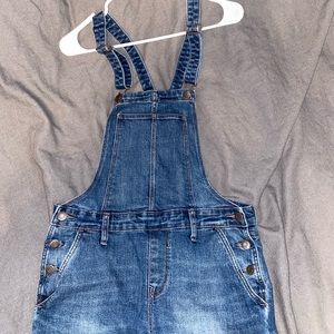Old Navy Overalls skinny leg size 6